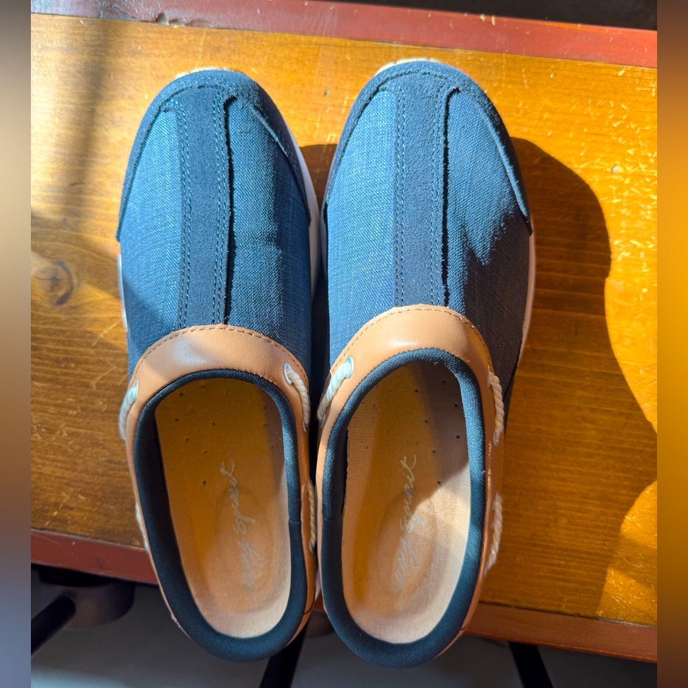 NWOT Easy Spirit Woman’s Casual Slip-On Loafers- Blue and Tan. Size 8 Naut look - Picture 2 of 14